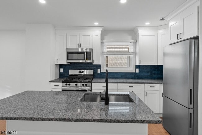 Building Photo - 80 Anderson St