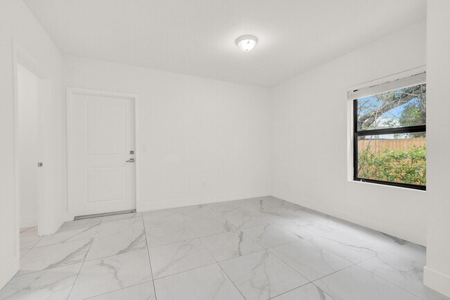 Building Photo - 407 Bella Sol Way