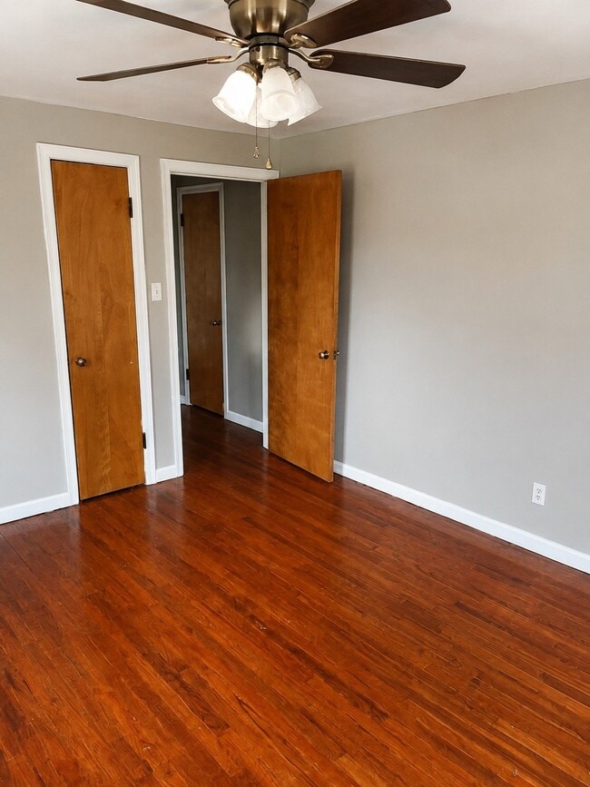 Building Photo - 3903 E Gatewood Ln