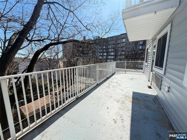 Building Photo - 10 Palisade Ave