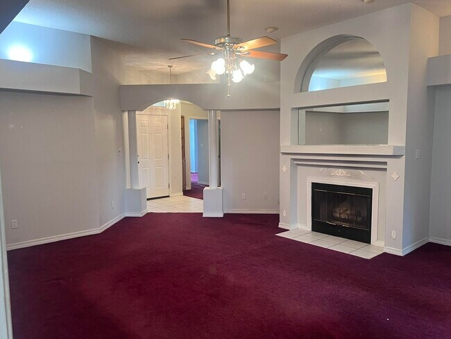 Building Photo - 395 Lake Holley Cir