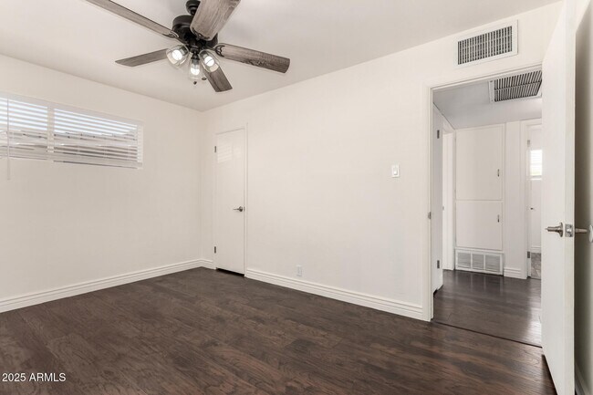 Building Photo - 5635 N 35th Dr