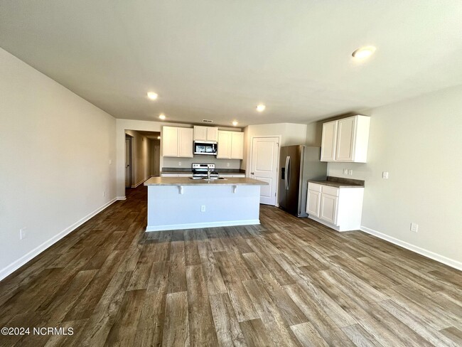 Building Photo - 8201 E Highcroft Dr NE