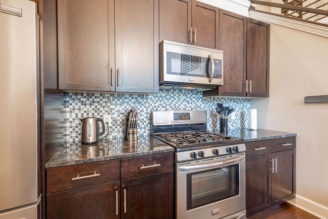 Building Photo - Furnished Downtown 2 BD in Short North! Sa...