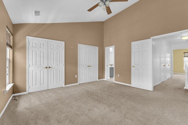 Building Photo - Dream Townhome in Kingstowne – Updated Ele...