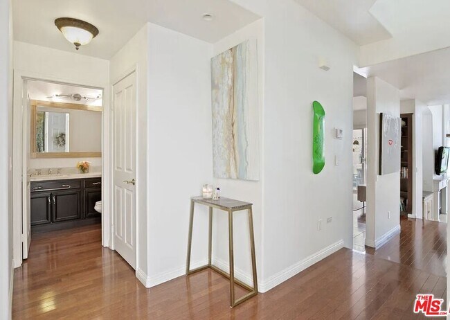 Building Photo - 6471 Zuma View Pl