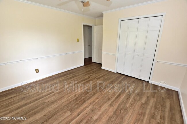 Building Photo - 1633 Country Club Rd