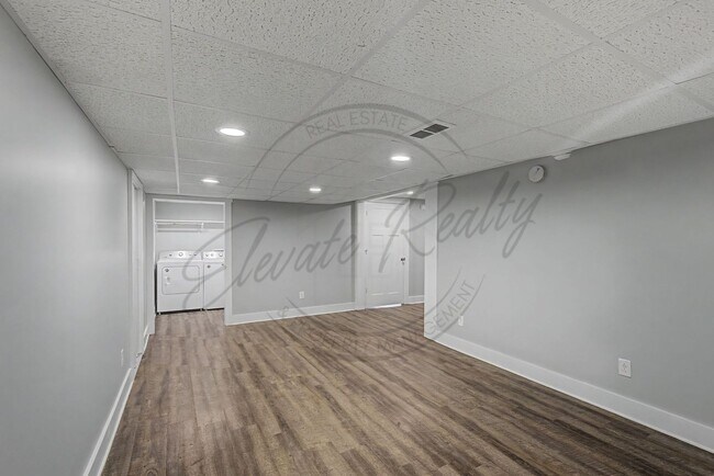 Building Photo - Four Bedroom Ranch with Finished Basement in Clarksville!