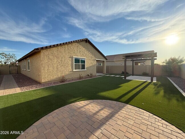 Building Photo - 9458 Thatcher Ave