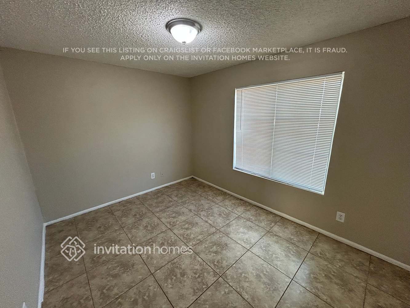 Building Photo - 8527 W Vale Dr