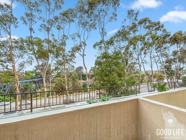 Building Photo - Charming 2BD/2BA Condo in Hillcrest W/ W/D...