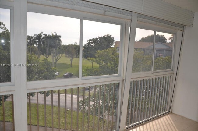 Building Photo - 12600 SW 5th Ct