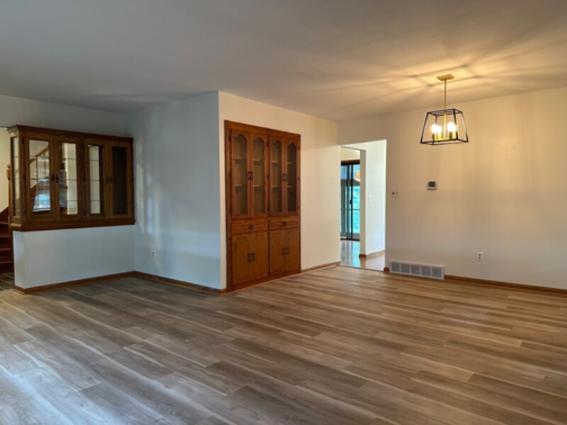 Building Photo - 170 N Brookfield Rd
