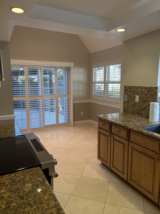 Building Photo - 1938 Stratton Cir