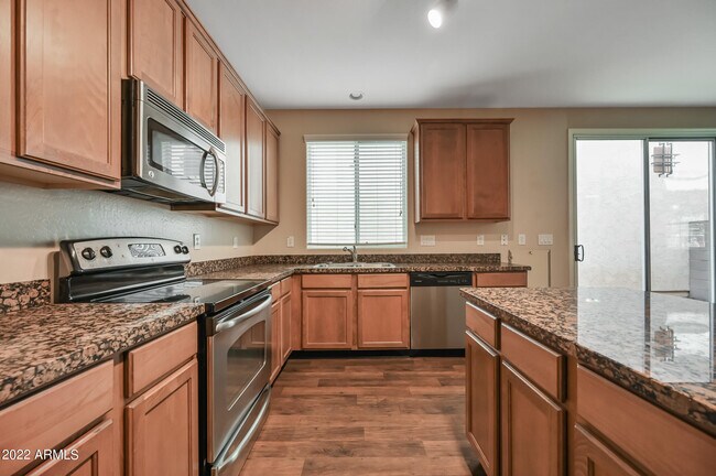 Building Photo - 2185 S Sanders Dr