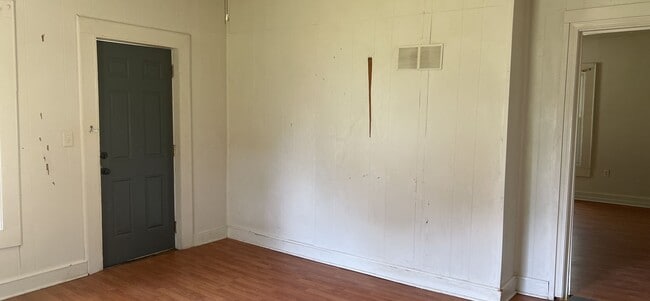 Building Photo - 3 bedroom 2 bath house