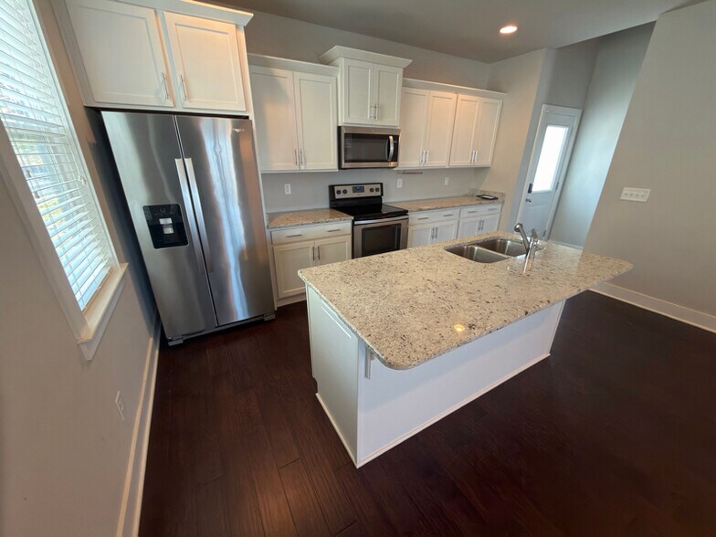 Building Photo - 792 Cottage Park Dr