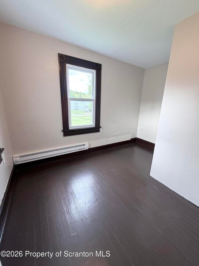 Building Photo - 330 Hickory St
