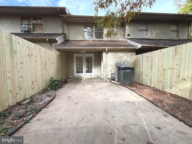 Building Photo - 255 Farrell Ln