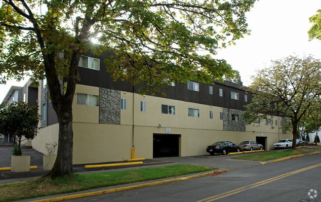 Building Photo - Camelot Apartments
