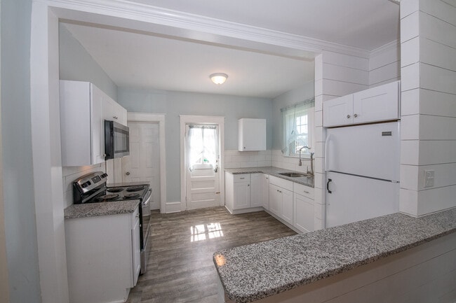 Building Photo - 505 E 19th St