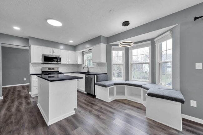 Building Photo - 8690 Kirkland Dr