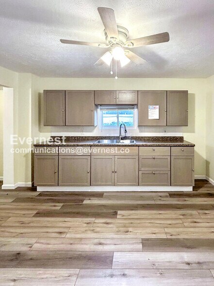 Building Photo - 1050 Holmden Ave