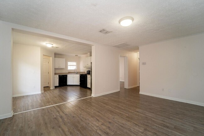 Building Photo - 37 Evergreen Ave