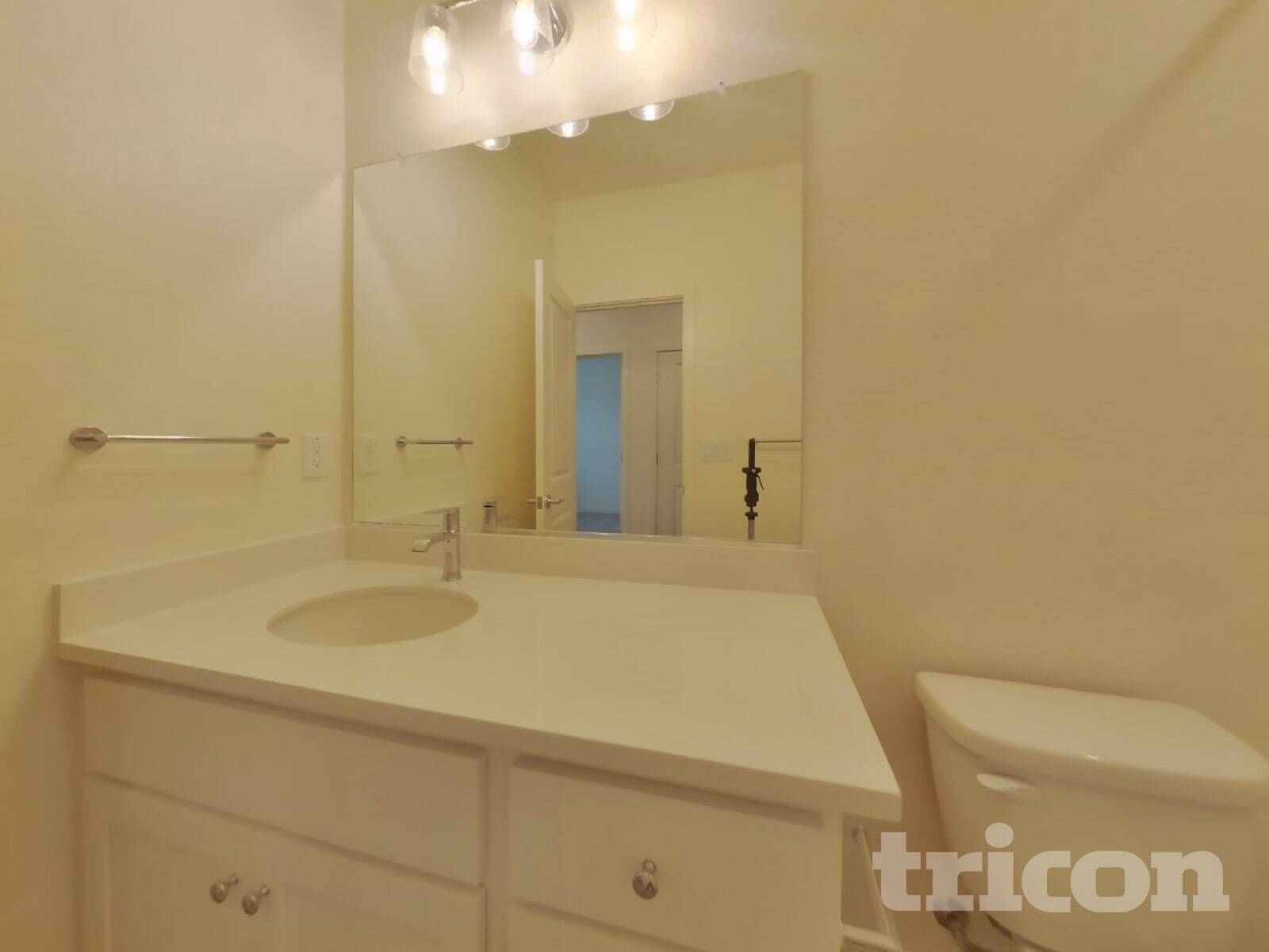 Building Photo - 2042 Delta Vw Ave