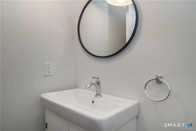 Building Photo - 77 Lyme St