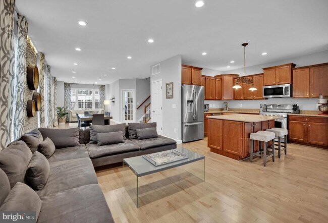 Building Photo - 42598 Chisholm Dr