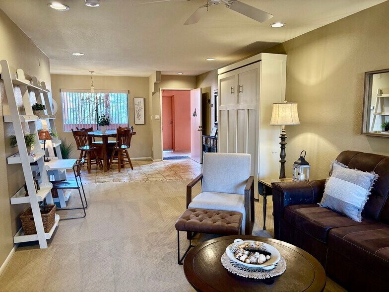 Building Photo - 12222 N Paradise Village Pky W