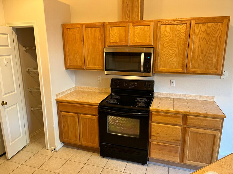 Building Photo - 312 G St SW