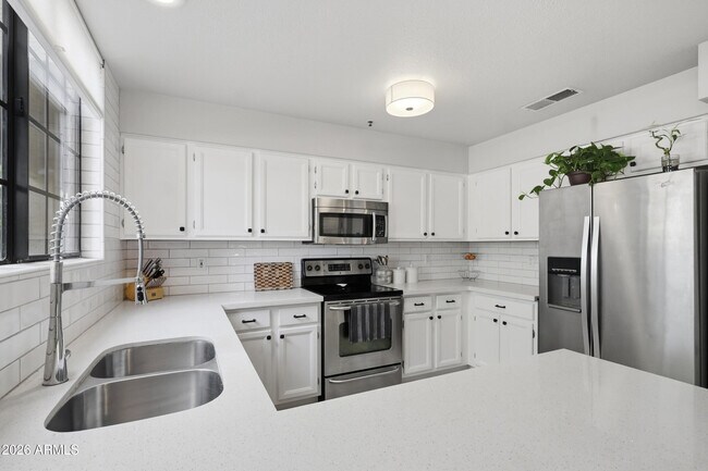 Building Photo - 11515 N 91st St