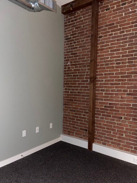 Building Photo - 425 N Prince St