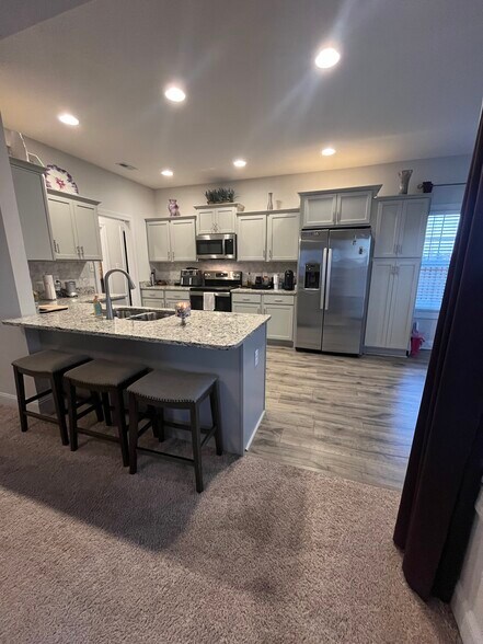 Counter top eating - 347 Water Wagon Trl