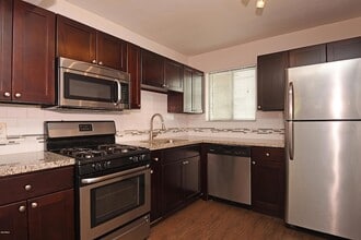 Building Photo - 502 E Mariposa St