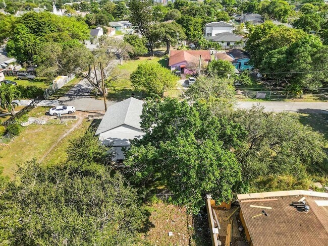 Building Photo - 6318 NW 19th Ct