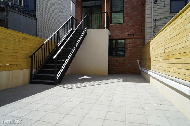 Building Photo - 3 br, 3 bath Townhome - 85 Utica Ave 1 Unit 1