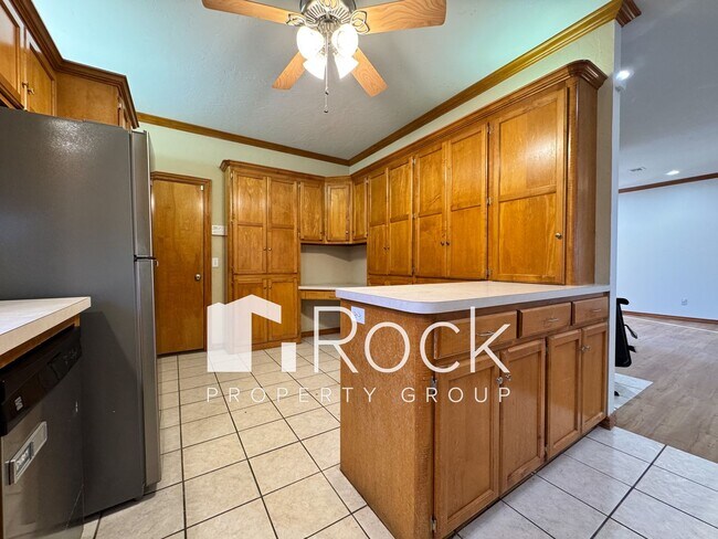 Building Photo - Charming 3-Bed 3-Bath Home with Tornado Shelter & Generator