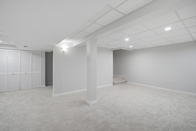 Building Photo - 611 Lakeridge Ct