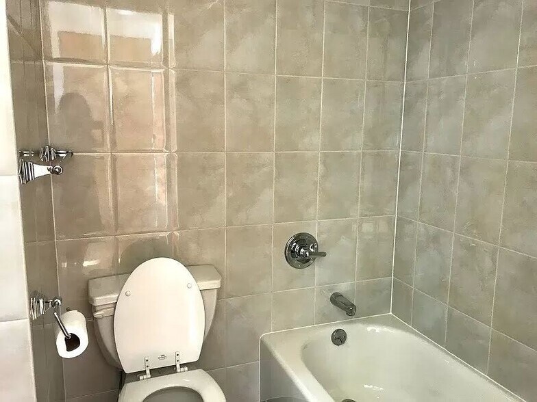 Building Photo - 44 Market St