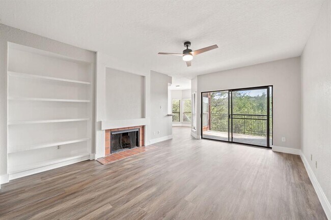 Building Photo - 4711 Spicewood Springs Rd