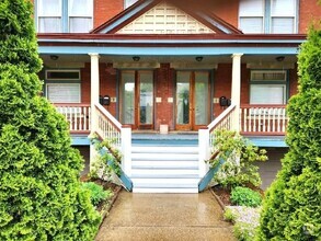 Building Photo - 3727 Brighton Rd