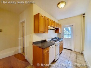 Building Photo - 132.5 Oxford St Unit #2