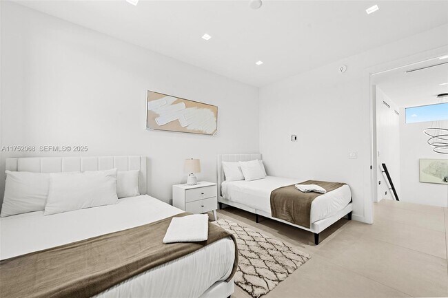 Building Photo - 2572 NE 182nd Terrace