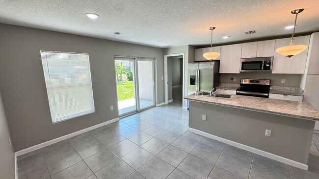 Building Photo - 851 San Filippo Dr SE