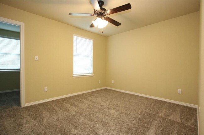 Building Photo - Like New Two Bedroom Townhouse in April Sound