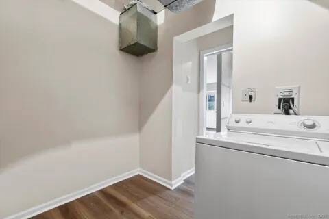 Building Photo - 365 Mather St