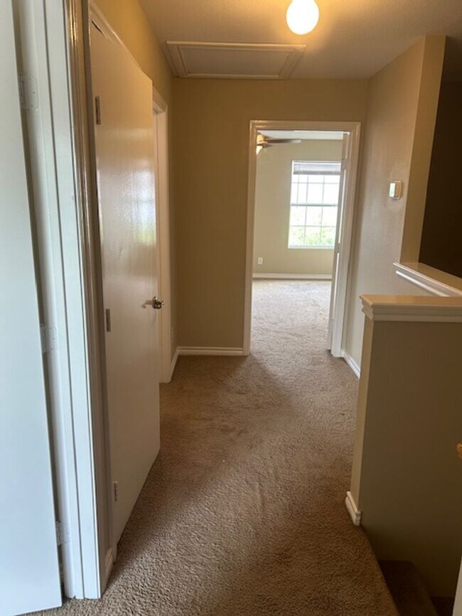 Building Photo - 7811 Kingsbury Wood